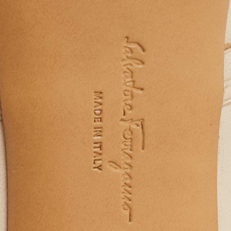 Pre Owned Salvatore Ferragamo Trabia Size 39 Cream Leather Slide Sandals