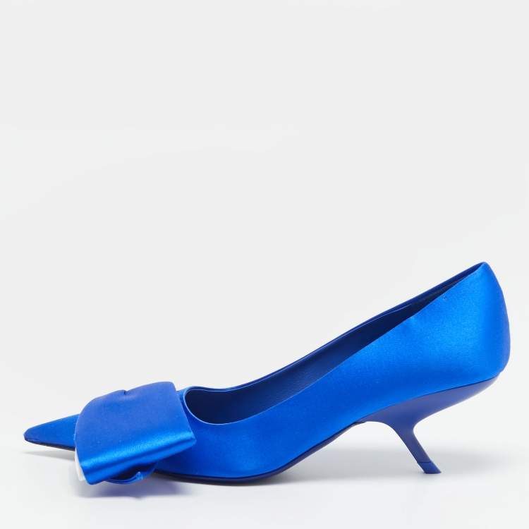 Pre Owned Salvatore Ferragamo Erica Size 39 Blue Satin Pumps