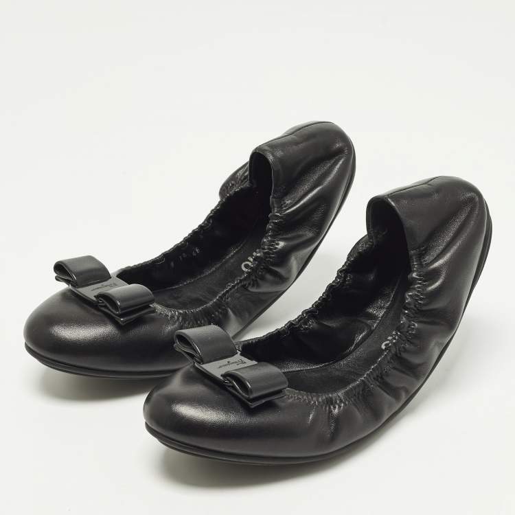 مملوكة مسبقًا Salvatore Ferragamo Vara Bow Size 38.5 Black Leather Ballet Flats