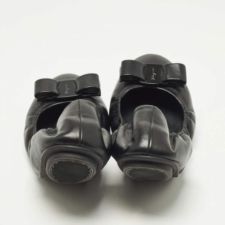 مملوكة مسبقًا Salvatore Ferragamo Vara Bow Size 38.5 Black Leather Ballet Flats