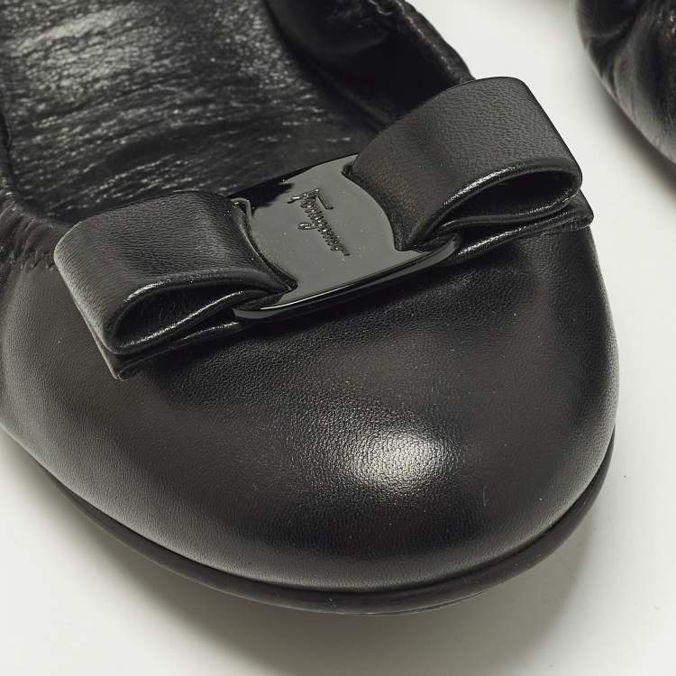 مملوكة مسبقًا Salvatore Ferragamo Vara Bow Size 38.5 Black Leather Ballet Flats