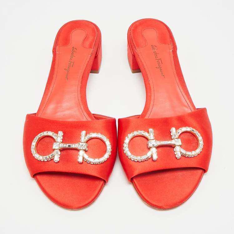 Pre Owned Salvatore Ferragamo Gancini Size 38.5 Red Satin Crystal Embellished Slide Sandals