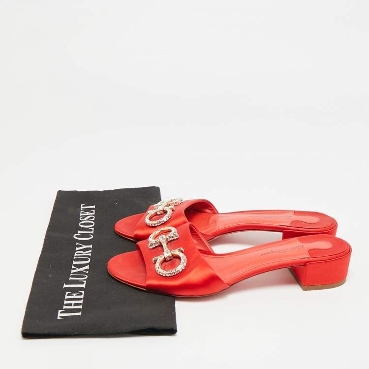Pre Owned Salvatore Ferragamo Gancini Size 38.5 Red Satin Crystal Embellished Slide Sandals
