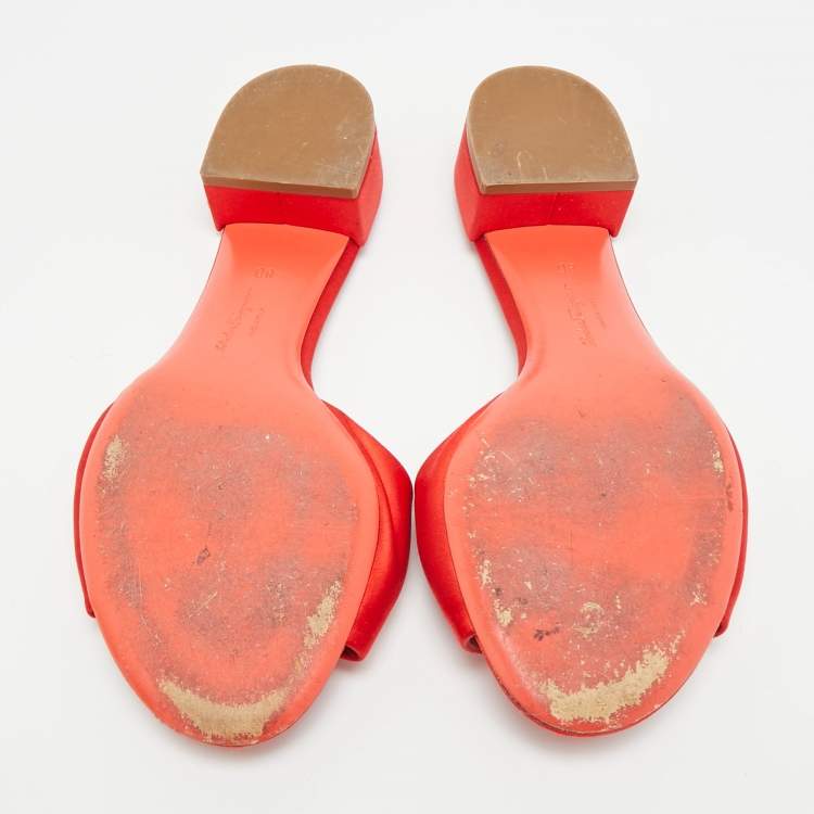 Pre Owned Salvatore Ferragamo Gancini Size 38.5 Red Satin Crystal Embellished Slide Sandals