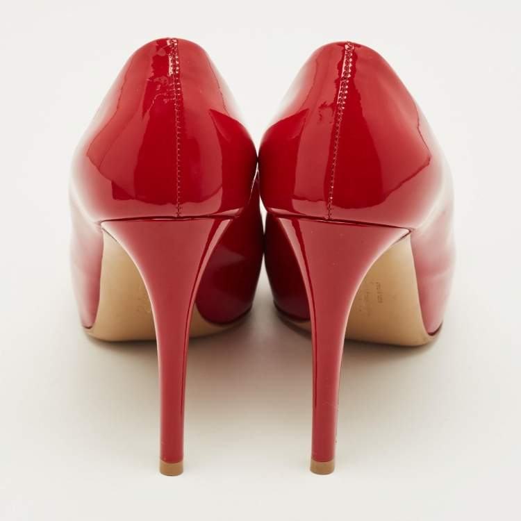 مملوكة مسبقًا Salvatore Ferragamo Vara Bow Size 36 Red Patent Leather Platform Pumps