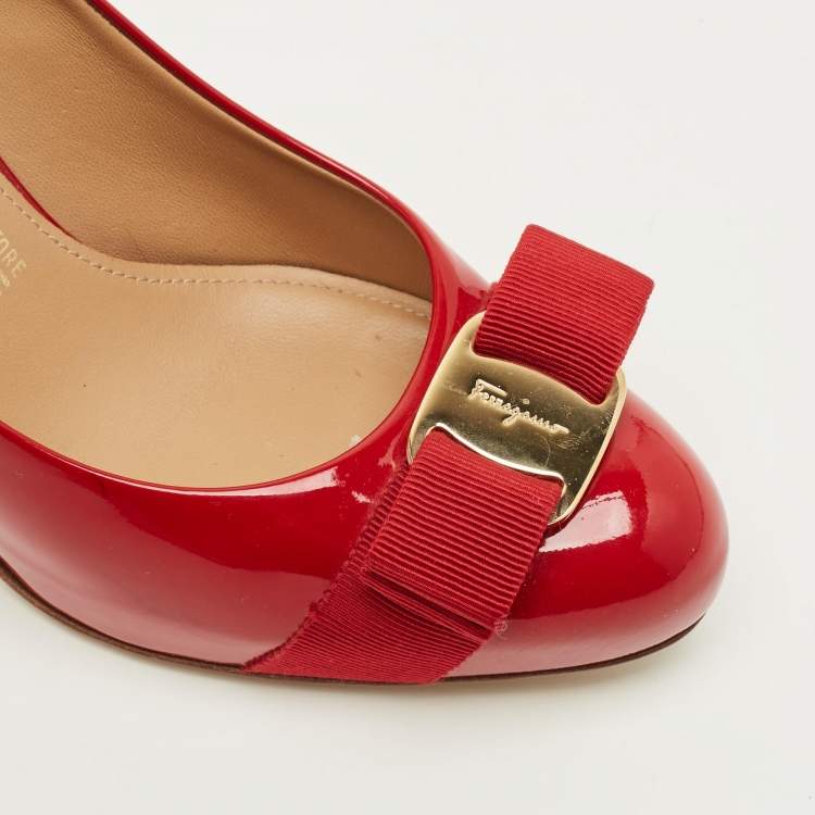 مملوكة مسبقًا Salvatore Ferragamo Vara Bow Size 36 Red Patent Leather Platform Pumps