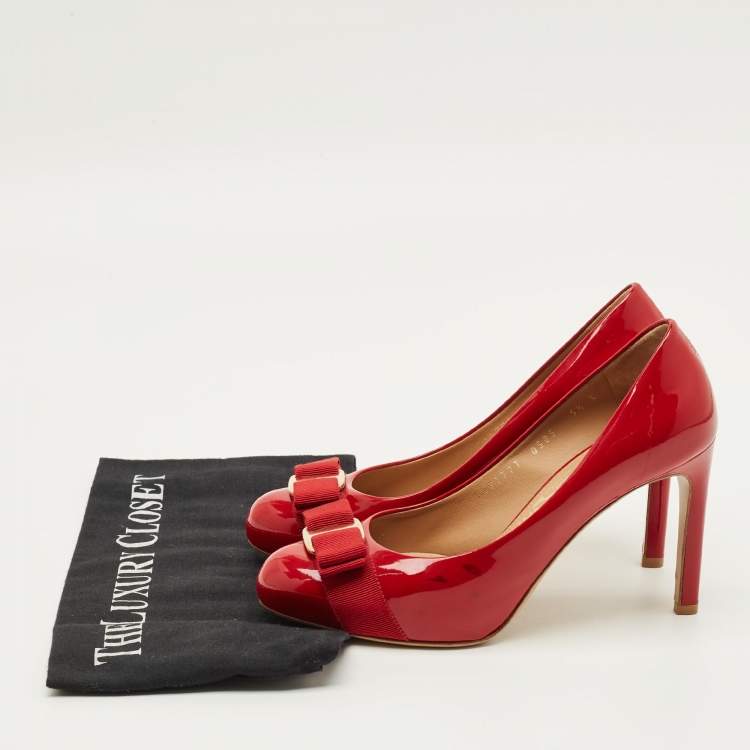 مملوكة مسبقًا Salvatore Ferragamo Vara Bow Size 36 Red Patent Leather Platform Pumps