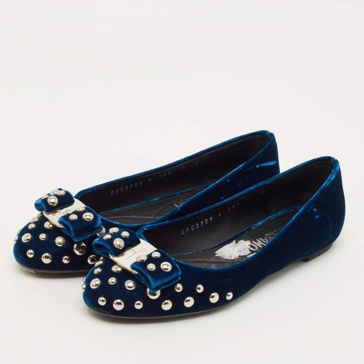 Pre Owned Salvatore Ferragamo Vara Bow Studded Size 35.5 Blue Velvet Ballet Flats