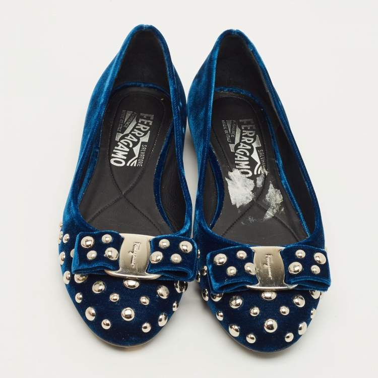 Pre Owned Salvatore Ferragamo Vara Bow Studded Size 35.5 Blue Velvet Ballet Flats