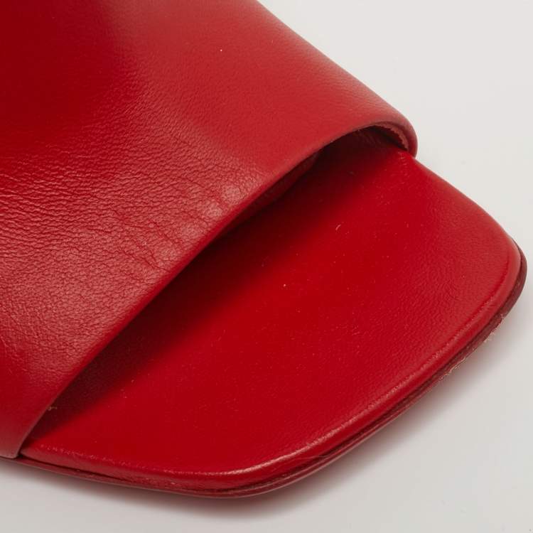 Pre Owned صندل سلايد سالفاتوري فيراغامو جلد أحمر أسطرو مقاس 36.5