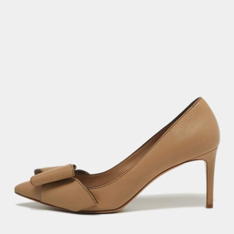 مملوكة مسبقًا Salvatore Ferragamo Size 39.5 Beige Leather Pointed Toe Pumps