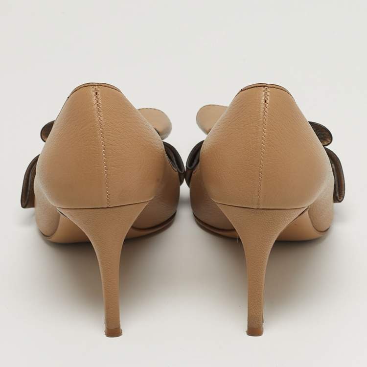 مملوكة مسبقًا Salvatore Ferragamo Size 39.5 Beige Leather Pointed Toe Pumps