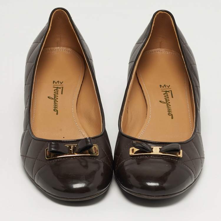 Pre Owned Salvatore Ferragamo Vara Bow Size 40 Dark Brown Patent and Quilted Leather Block Heel Pumps
