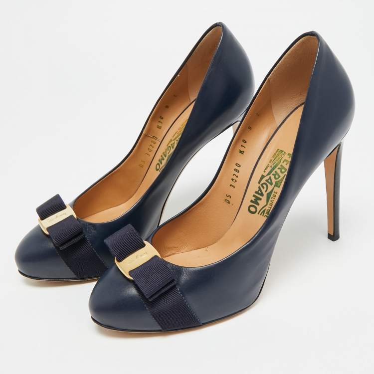 Pre Owned Salvatore Ferragamo Rilly Size 39.5 Navy Blue Leather Platform Pumps