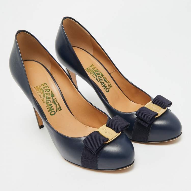 Pre Owned Salvatore Ferragamo Rilly Size 39.5 Navy Blue Leather Platform Pumps