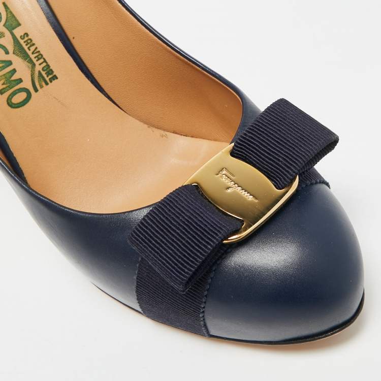 Pre Owned Salvatore Ferragamo Rilly Size 39.5 Navy Blue Leather Platform Pumps