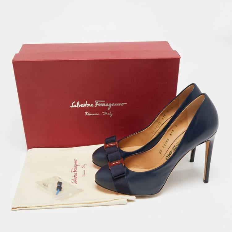 Pre Owned Salvatore Ferragamo Rilly Size 39.5 Navy Blue Leather Platform Pumps