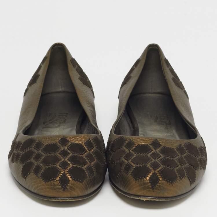 مملوكة مسبقًا Salvatore Ferragamo Size 39.5 Metallic Brown Leather and Suede Ballet Flats