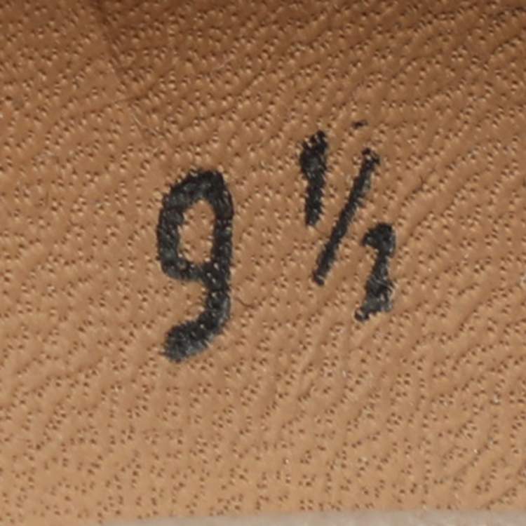 مملوكة مسبقًا Salvatore Ferragamo Vara Bow Size 40 Grey Satin Crystal Embellished Pumps