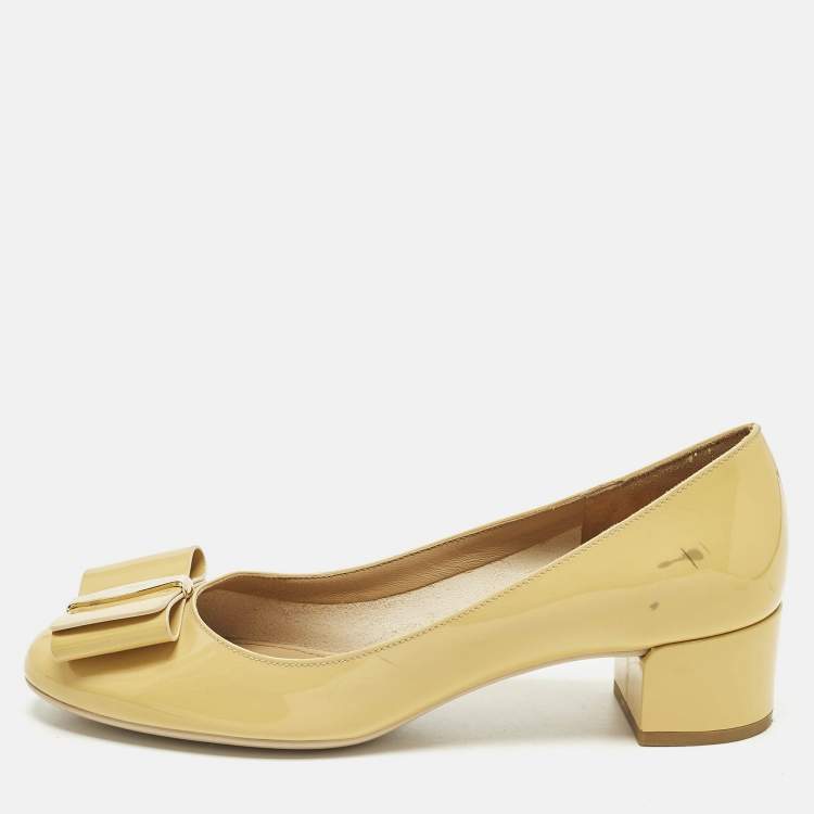 Pre Owned Salvatore Ferragamo Bow Size 38 Beige Patent Leather Block Heel Pumps
