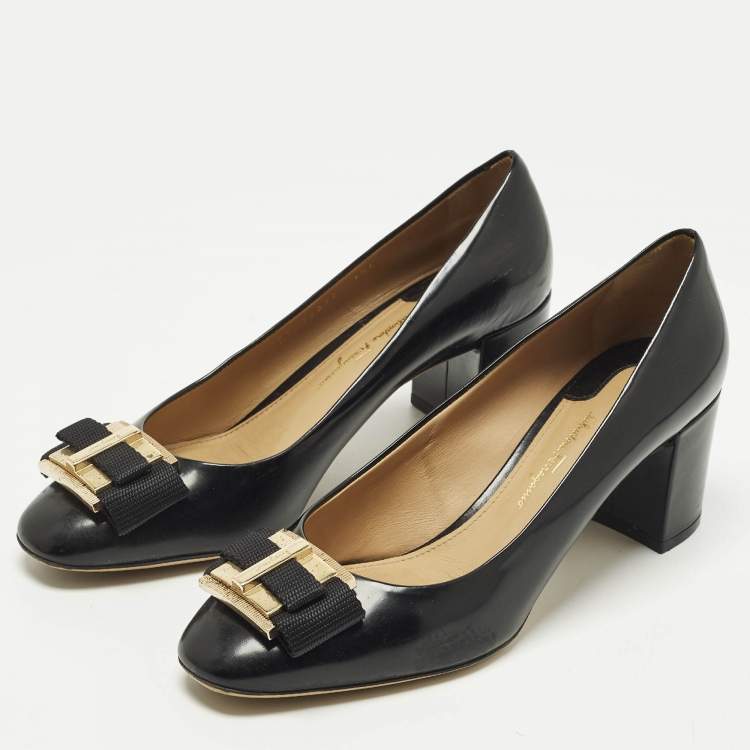مملوكة مسبقًا Salvatore Ferragamo Bow Size 38 Black Patent Leather Block Heel Pumps