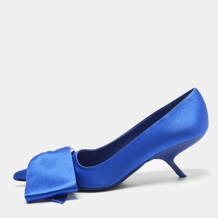 Pre Owned Salvatore Ferragamo Erica Size 38 Blue Satin Pumps