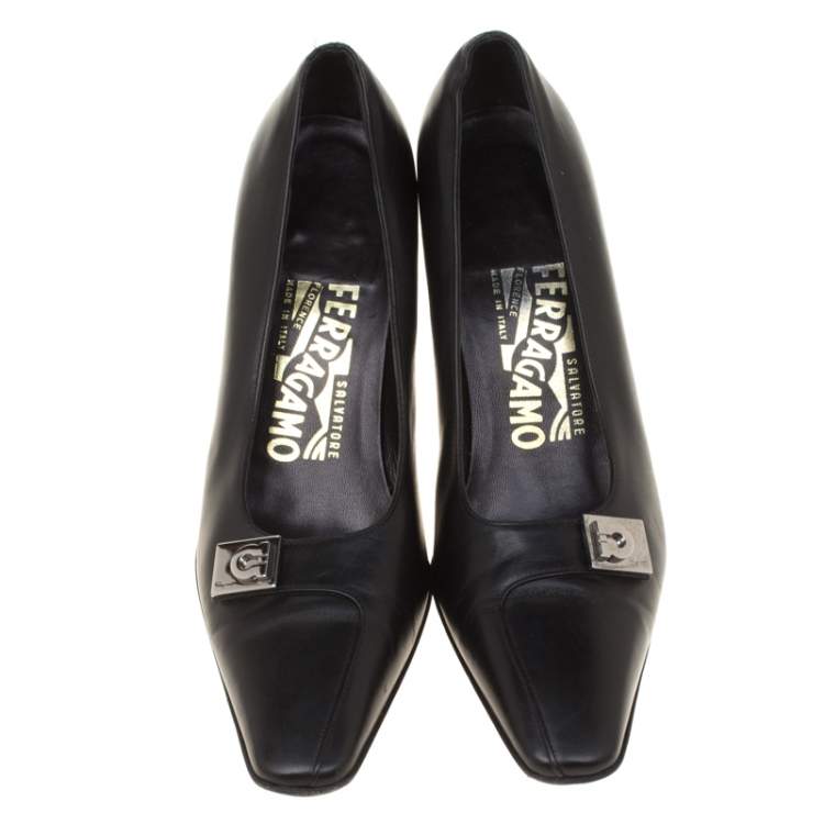 Pre Owned Salvatore Ferragamo Black Leather Buckle Detail Pumps Size 35.5