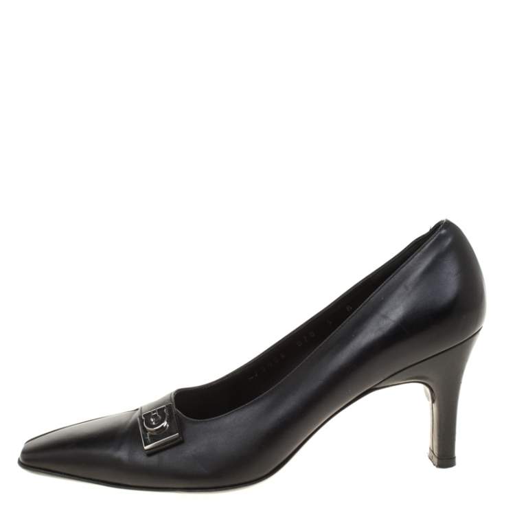Pre Owned Salvatore Ferragamo Black Leather Buckle Detail Pumps Size 35.5
