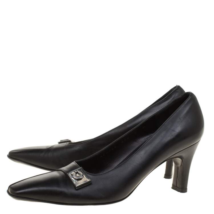 Pre Owned Salvatore Ferragamo Black Leather Buckle Detail Pumps Size 35.5