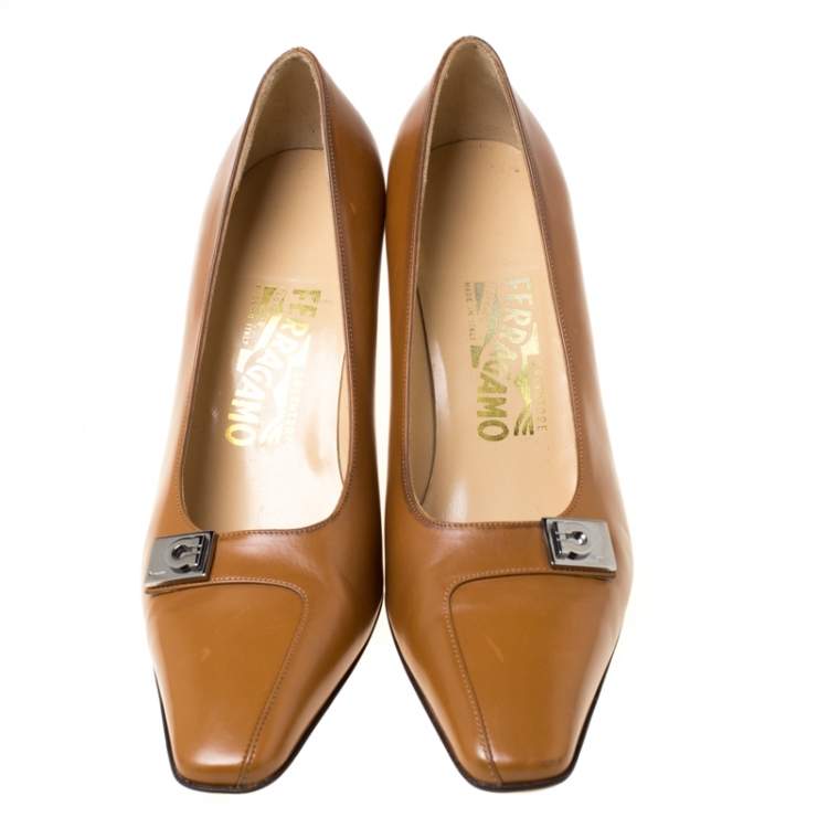 Pre Owned Salvatore Ferragamo Brown Leather Buckle Detail Pumps Size 38.5