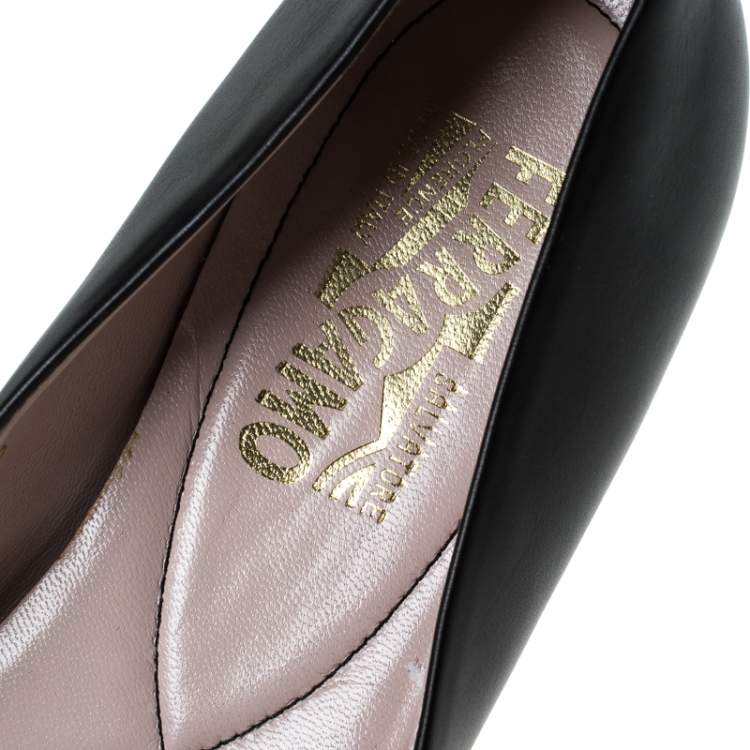 مملوكة مسبقًا Salvatore Ferragamo Black Leather Varina Studded Ballet Flats Size 38