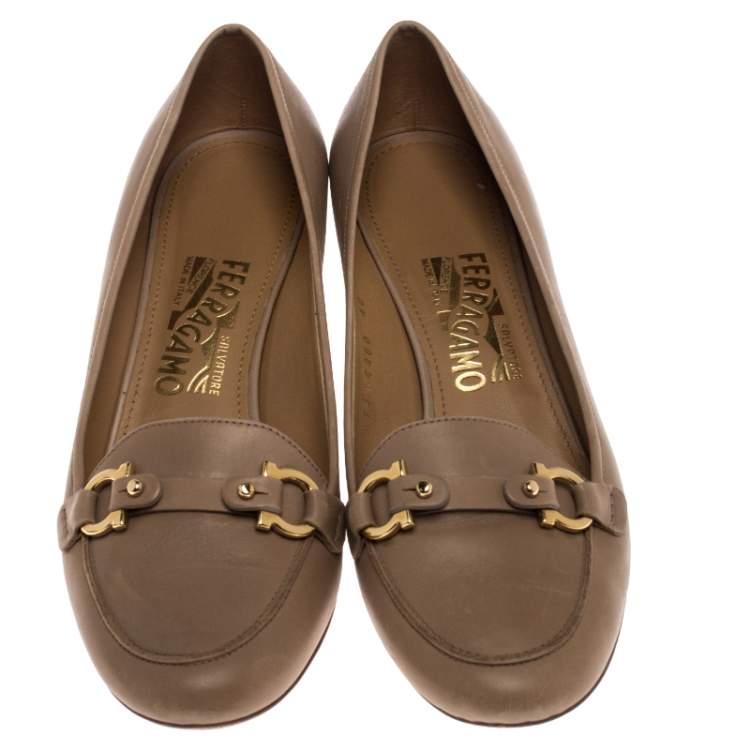 Pre Owned Salvatore Ferragamo Double Gancio Leather Block Heel Pumps Size 40