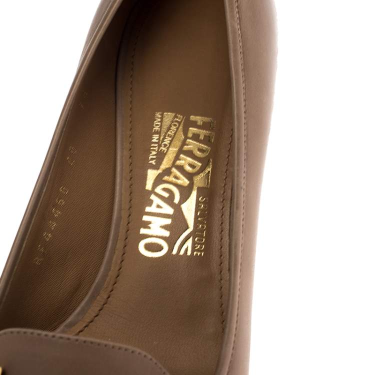 Pre Owned Salvatore Ferragamo Double Gancio Leather Block Heel Pumps Size 40