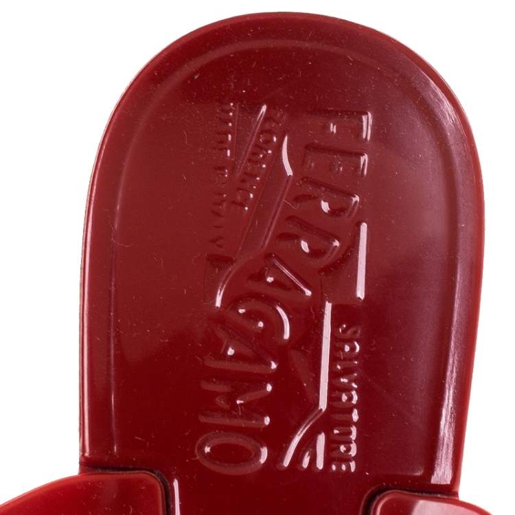 مملوكة مسبقًا Salvatore Ferragamo Red Rubber Bali Thong Sandals Size 35.5