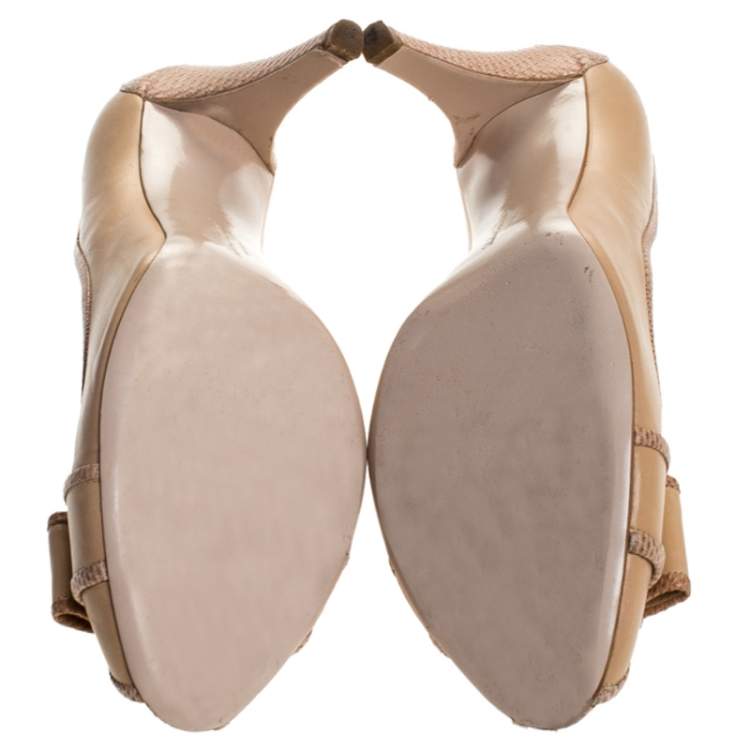 Pre Owned Salvatore Ferragamo Beige Lizard and Leather Bow Peep Toe Pumps Size 40.5