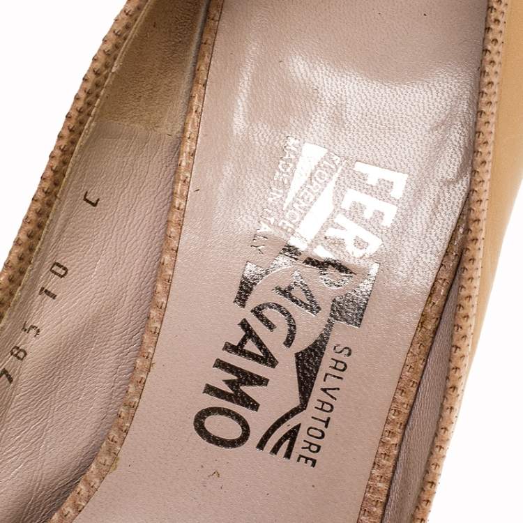 Pre Owned Salvatore Ferragamo Beige Lizard and Leather Bow Peep Toe Pumps Size 40.5