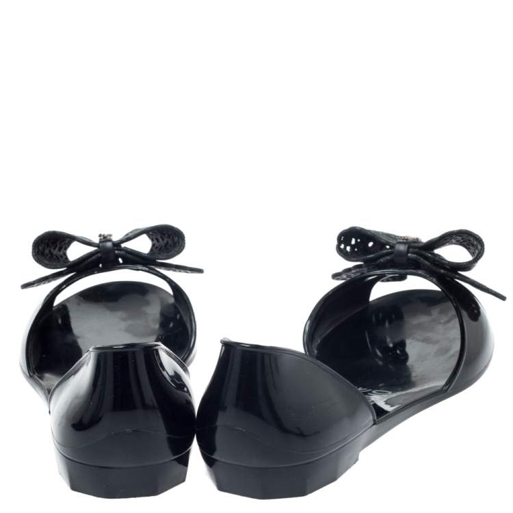 مملوكة مسبقًا Salvatore Ferragamo Black Jelly Barbados Bow Flats Size 38.5