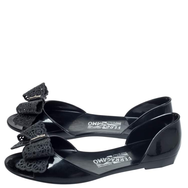 مملوكة مسبقًا Salvatore Ferragamo Black Jelly Barbados Bow Flats Size 38.5