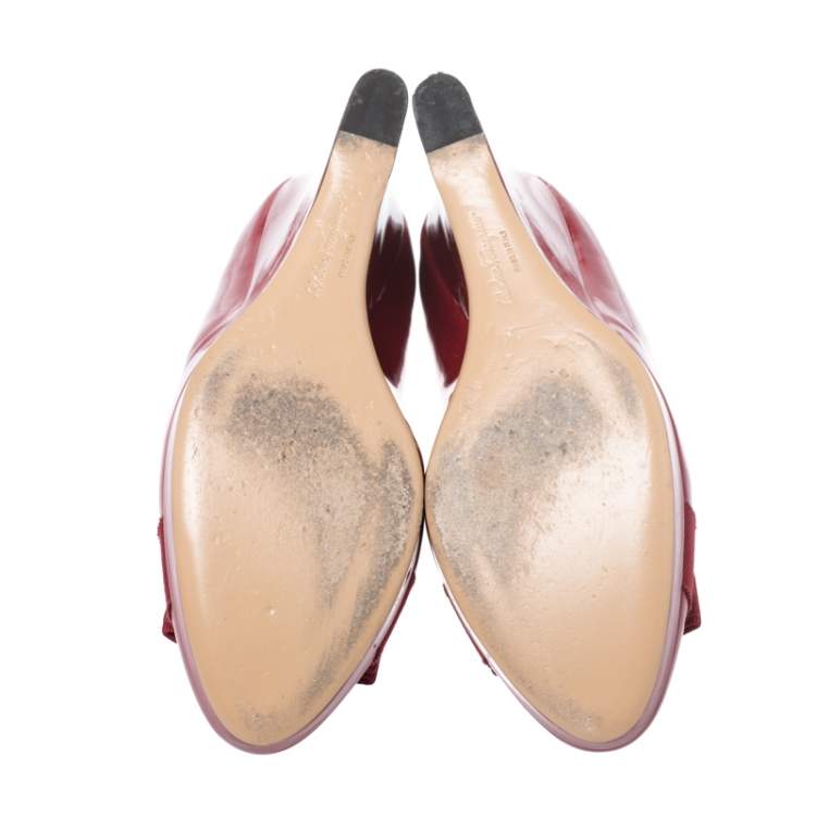 Pre Owned Salvatore Ferragamo Red Patent Leather Flo Vara Bow Wedge Pumps Size 40