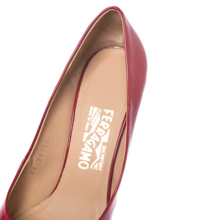Pre Owned Salvatore Ferragamo Red Patent Leather Flo Vara Bow Wedge Pumps Size 40