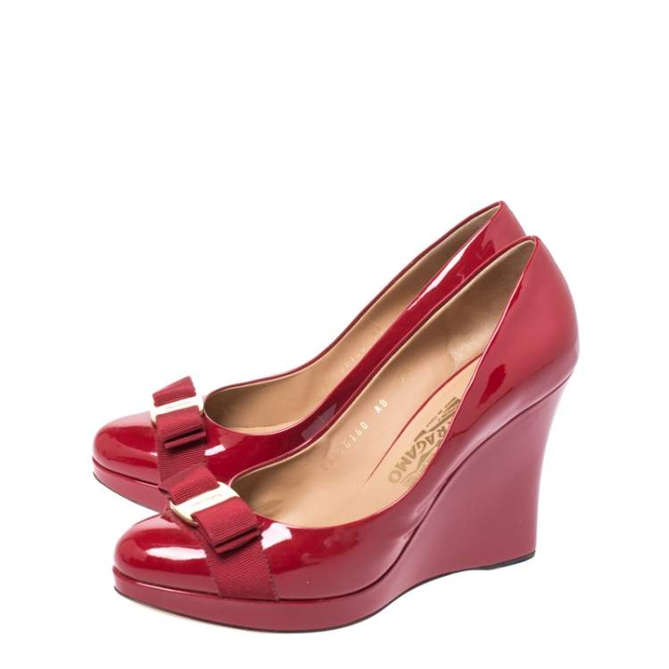 Pre Owned Salvatore Ferragamo Red Patent Leather Flo Vara Bow Wedge Pumps Size 40