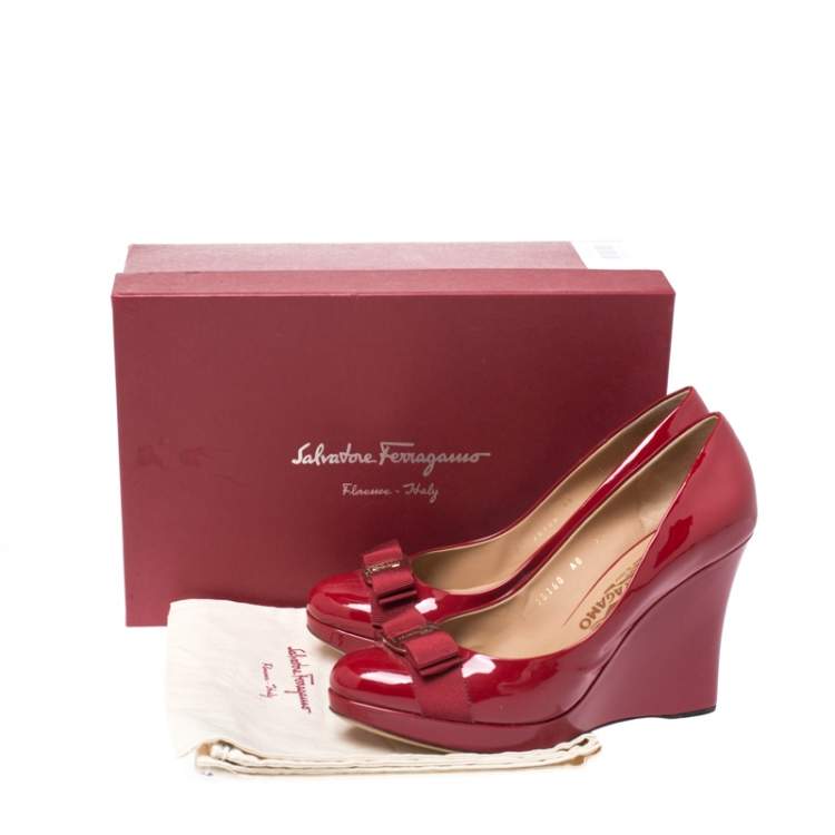 Pre Owned Salvatore Ferragamo Red Patent Leather Flo Vara Bow Wedge Pumps Size 40