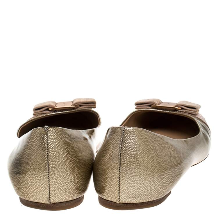 Pre Owned Salvatore Ferragamo Gold Coated Leather Vara Bow Ballet Flats Size 40