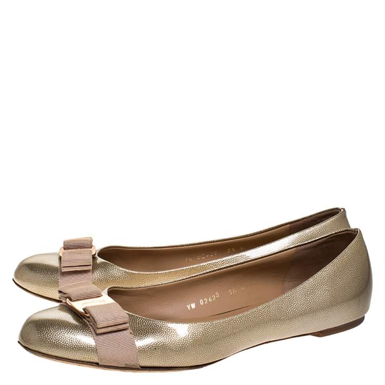 Pre Owned Salvatore Ferragamo Gold Coated Leather Vara Bow Ballet Flats Size 40