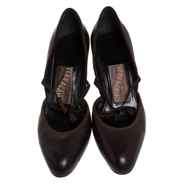 Pre Owned Salvatore Ferragamo Brown Leather And Grosgrain Trim Bow Round Toe Pumps Size 36.5