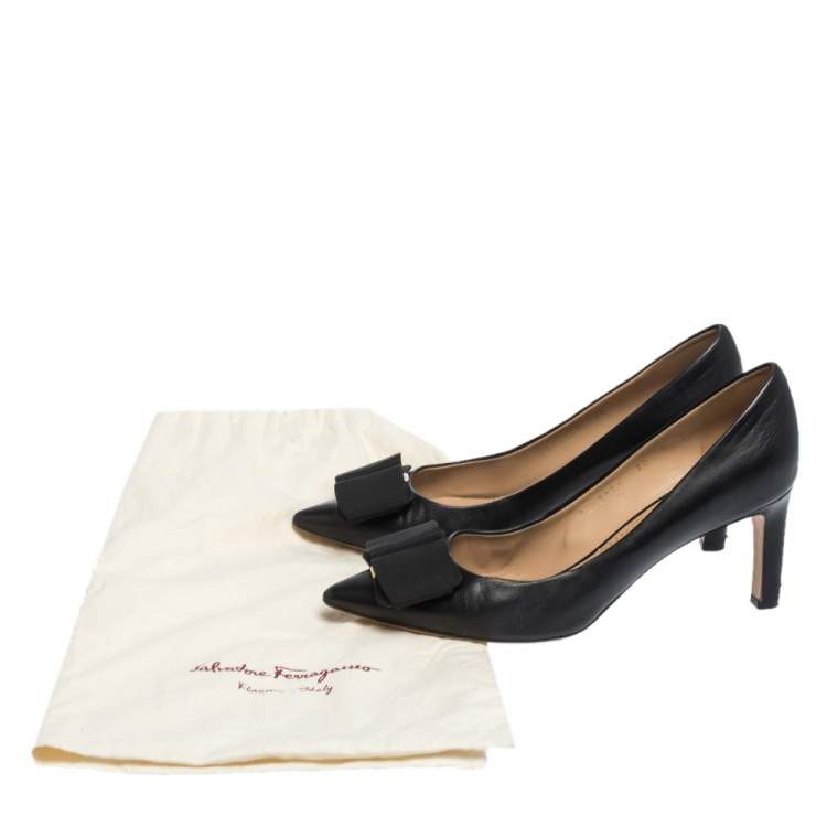Pre Owned Salvatore Ferragamo Black Leather Oversized Bow Pointed Toe Pumps Size 38.5