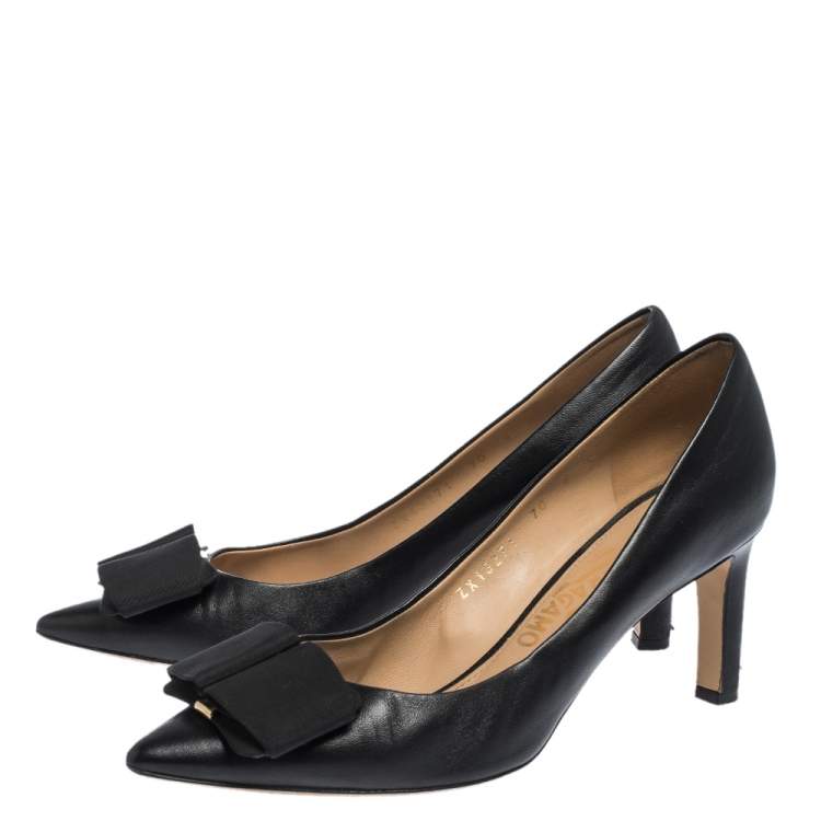 Pre Owned Salvatore Ferragamo Black Leather Oversized Bow Pointed Toe Pumps Size 38.5