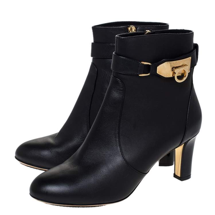 مملوكة مسبقًا Salvatore Ferragamo Black Leather Gancini Lock Ankle Boots Size 38.5