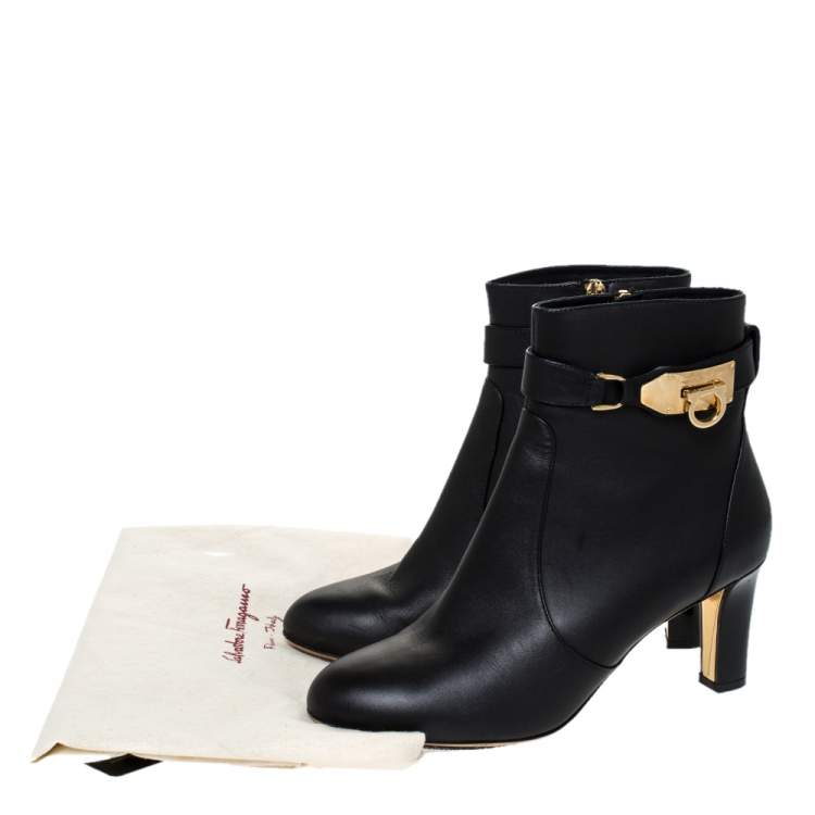 مملوكة مسبقًا Salvatore Ferragamo Black Leather Gancini Lock Ankle Boots Size 38.5