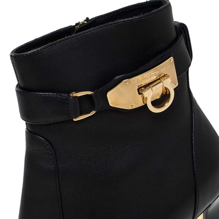 مملوكة مسبقًا Salvatore Ferragamo Black Leather Gancini Lock Ankle Boots Size 38.5